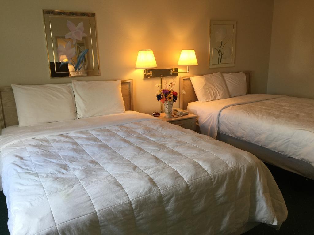 Americas Best Value Inn & Suites - Bluffton Room photo