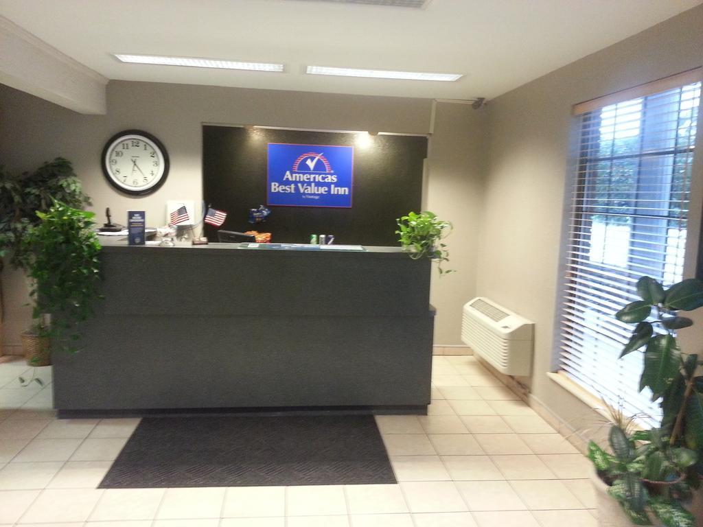 Americas Best Value Inn & Suites - Bluffton Exterior photo