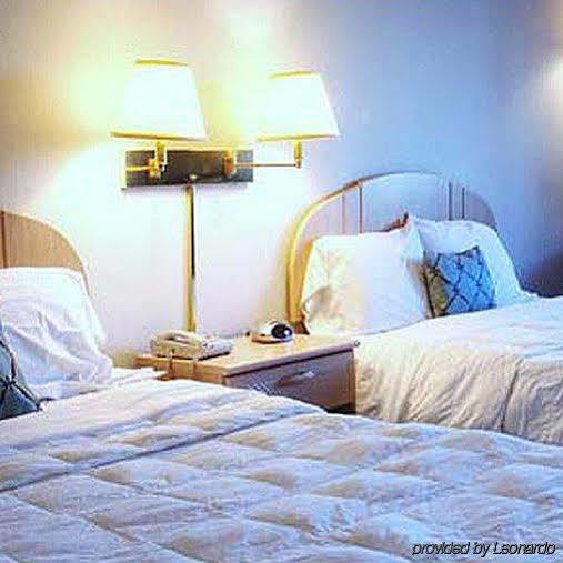 Americas Best Value Inn & Suites - Bluffton Room photo